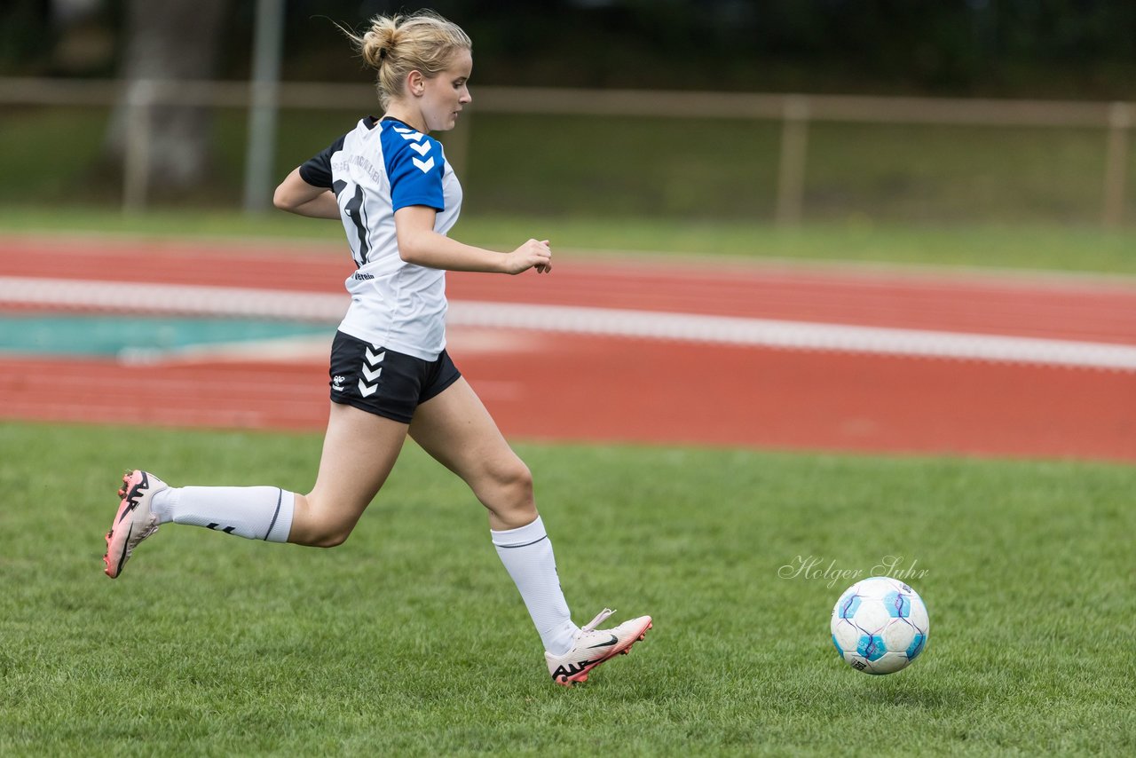 Bild 346 - wBJ VfL Pinneberg - Germania Schnelsen : Ergebnis: 15:1